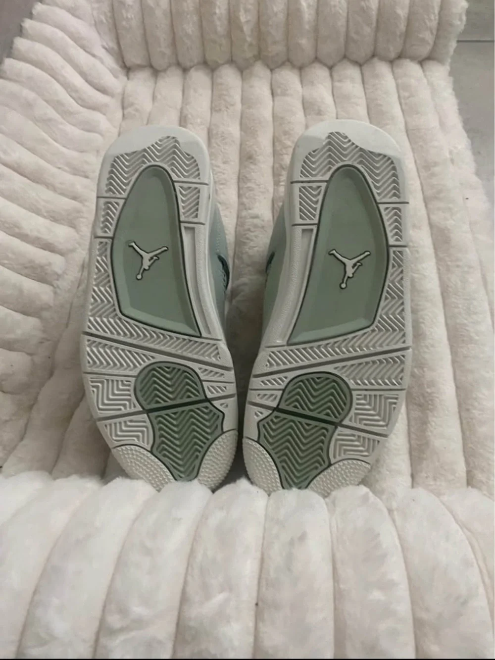 Jordan Sneakers in Mint Green youth 6.5